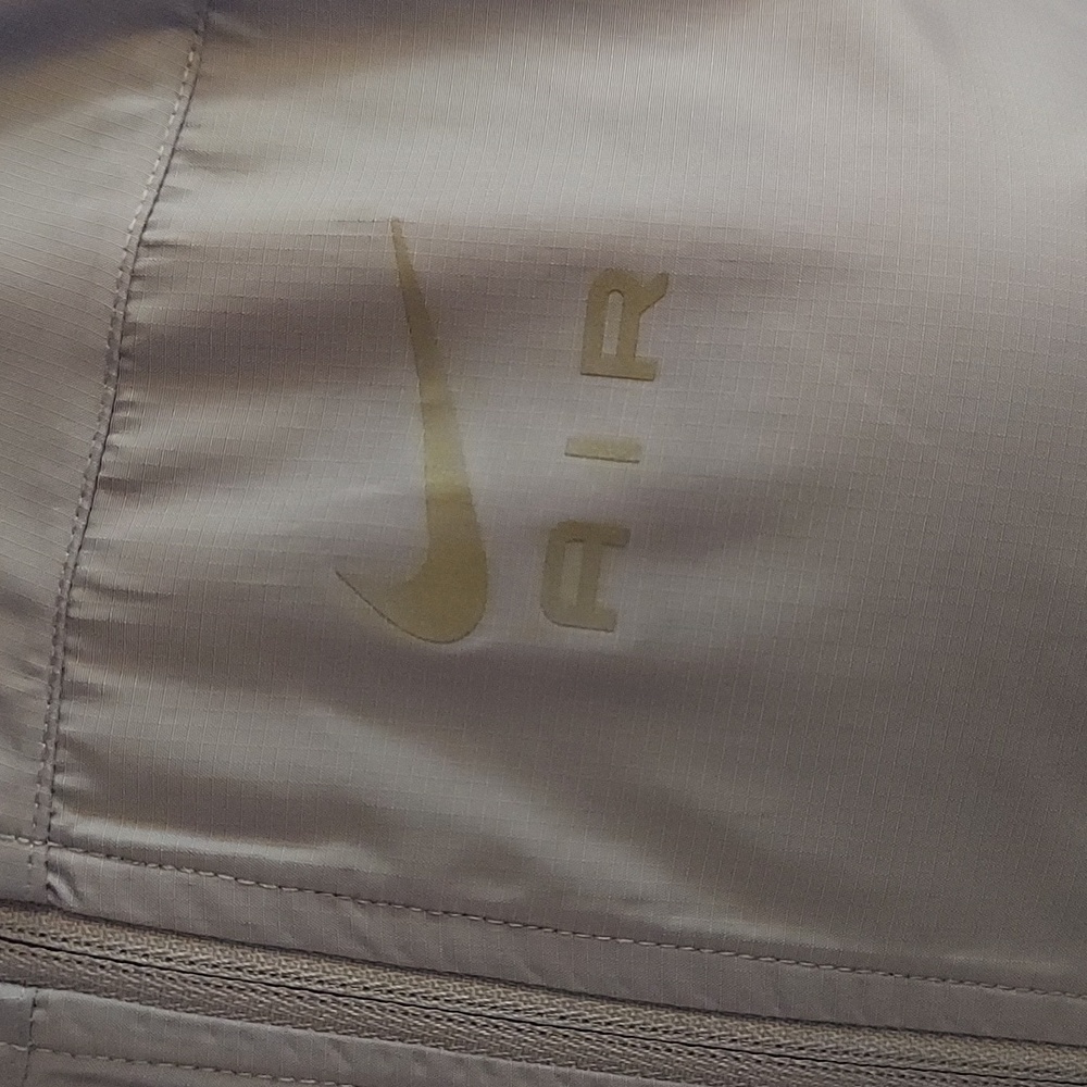 Nike - Picture 2 of 12